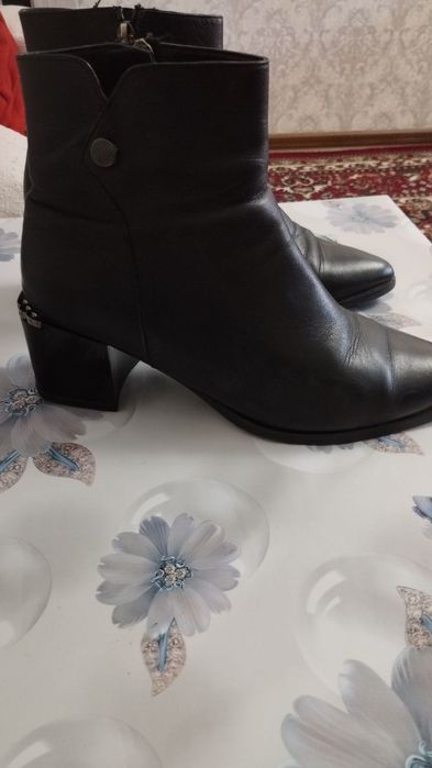 Продаются полусапожки,кожа.