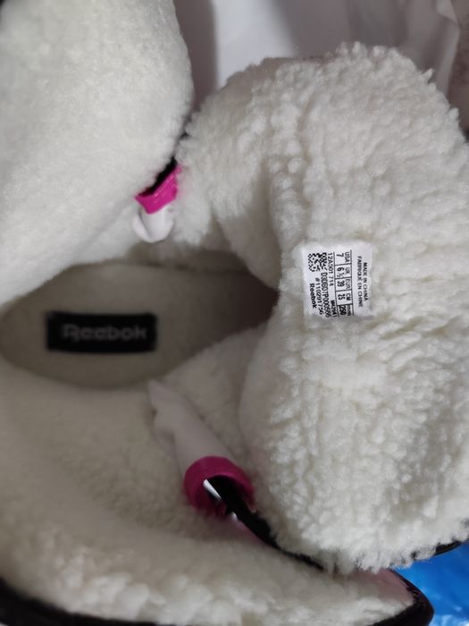Продам новые сапоги Reebok