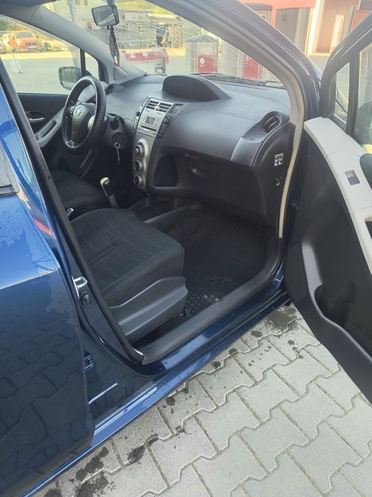 Vând Toyota Yaris 2008