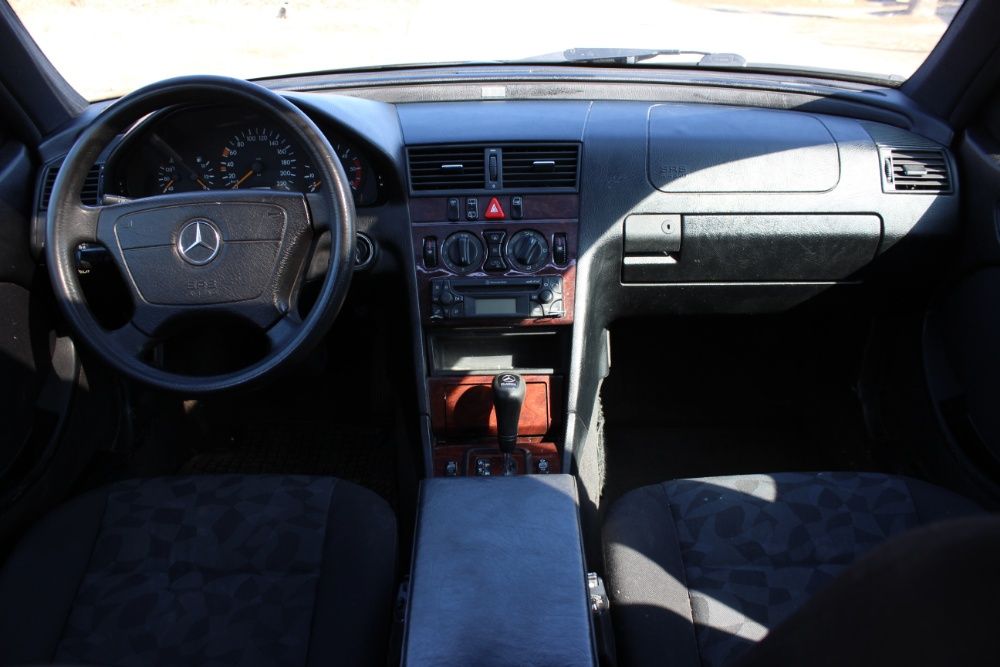 НА ЧАСТИ Mercedes W202 C220cdi Комби Фейслифт/ Мерцедес В202