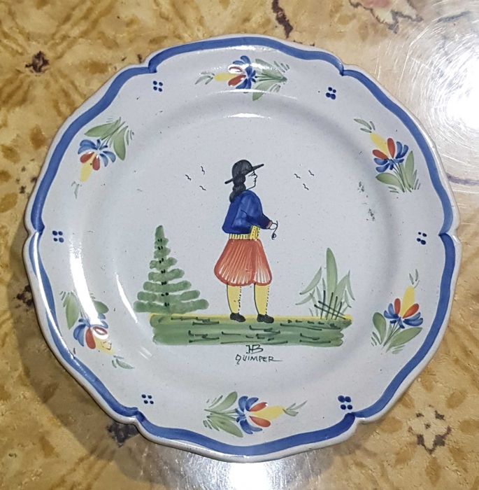 Две старинни  керамични чинии Quimper- Франция