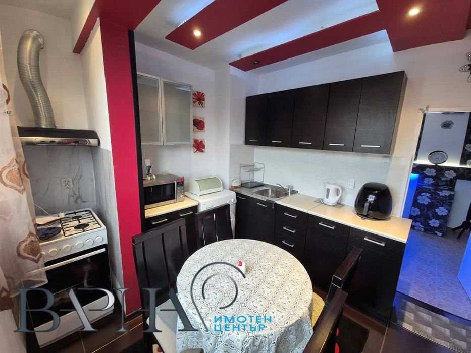 НОВО ПРЕДЛОЖЕНИЕ! Двустаен (три стаи) апартамент - кв. Възраждане!