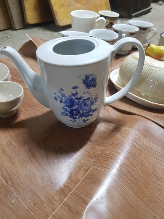 Продам чайники сахарницы молочницу чайники маленькие