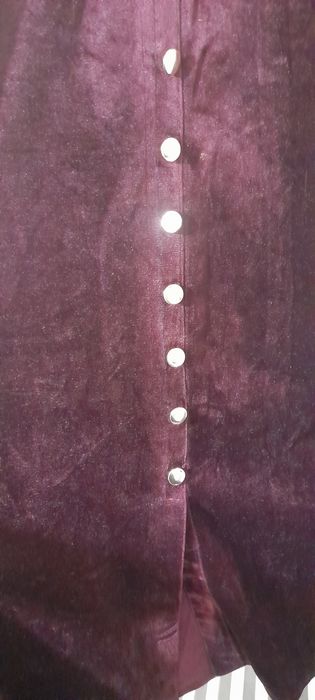 Uzun ko'ylak sotiladi