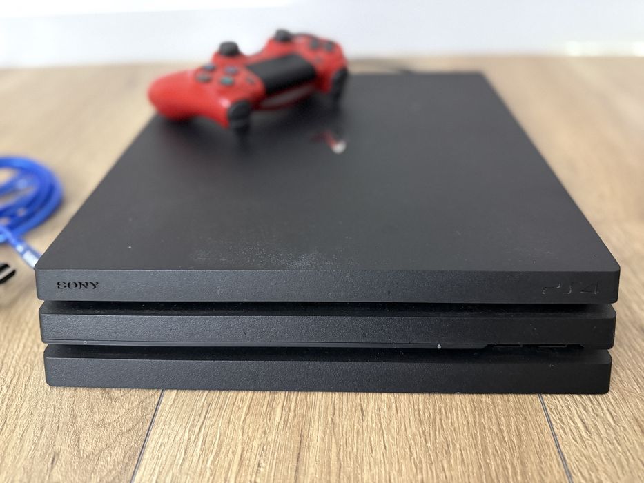 PlayStation 4 Pro – 1TB*, DualShock 4, stare foarte bună