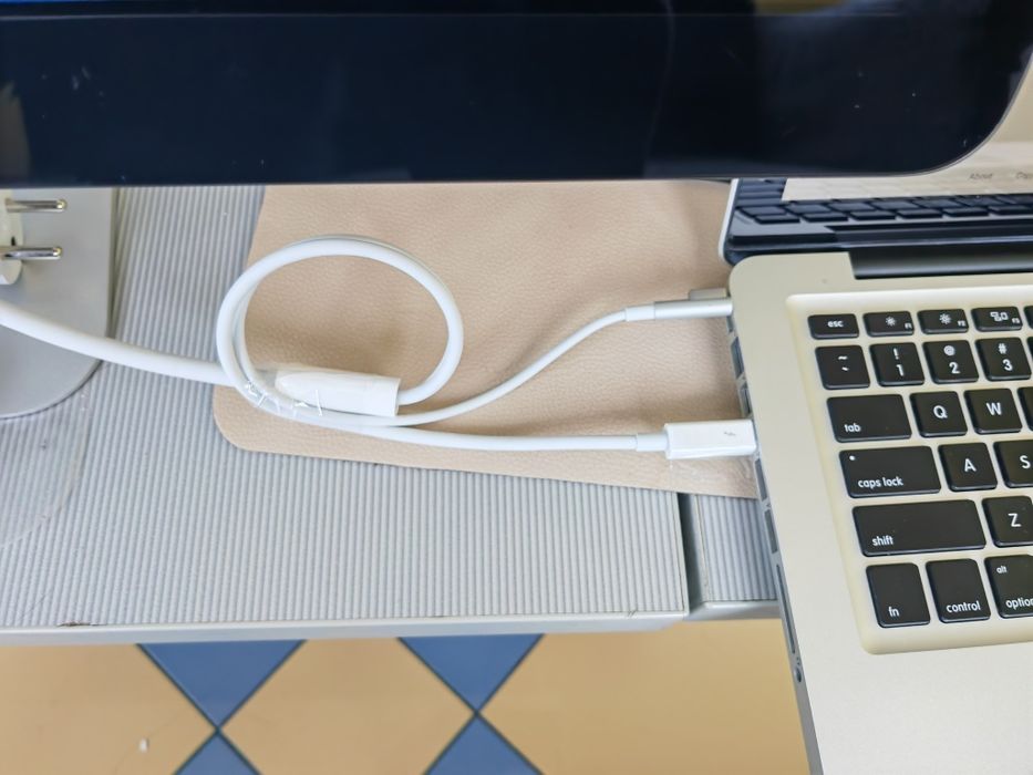 Apple Thunderbolt Display 27"-многофункционален Монитор-докинг станция