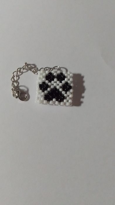 Брелочек с лапкой