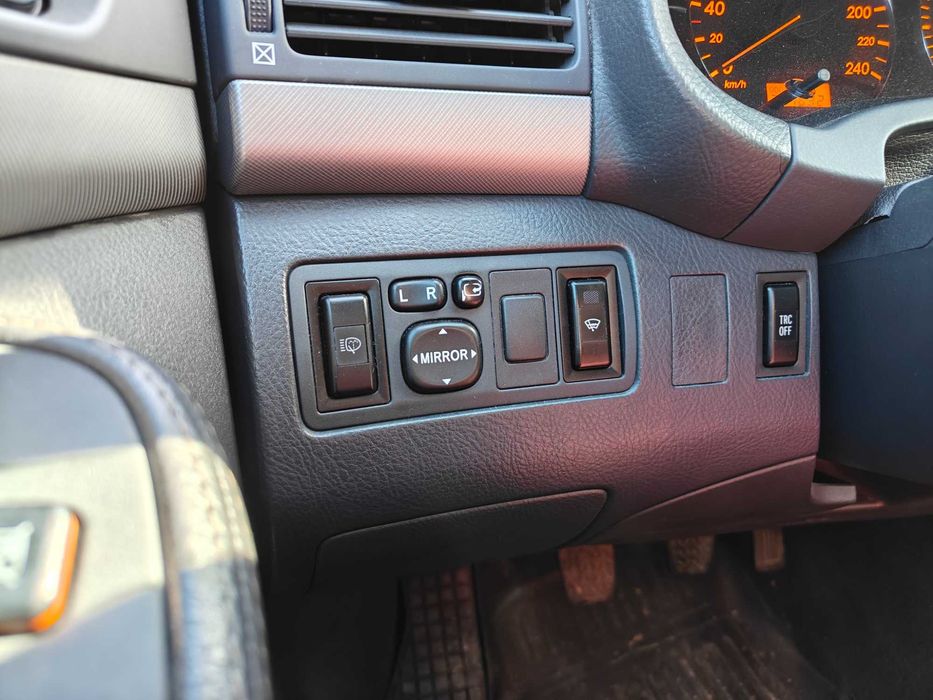 Toyota Avensis, комби, кожа, два комплекта гуми