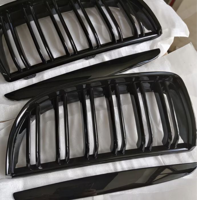 Тунинг Бъбреци за BMW E90/E91 (2005-2008) - Черен Гланц