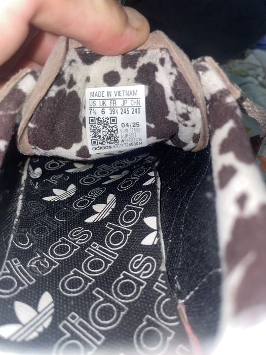 Se vinde adidașii aceștia