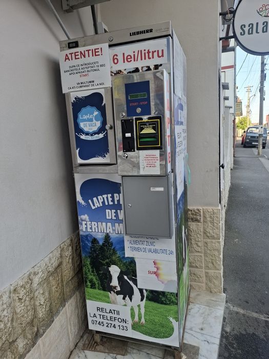 Vând dozator de lapte