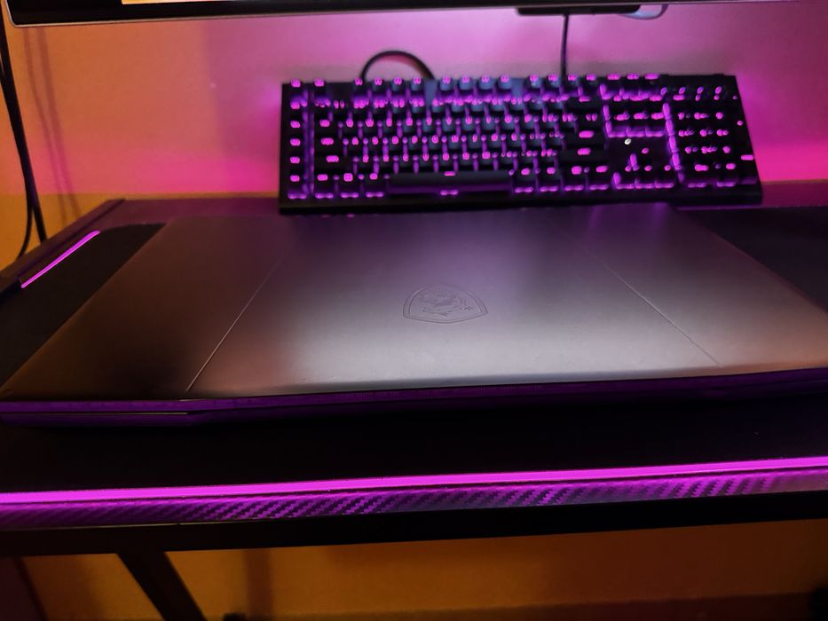 Геймърски лаптоп MSI Katana 17 B13VGK + подарък раница и подложка