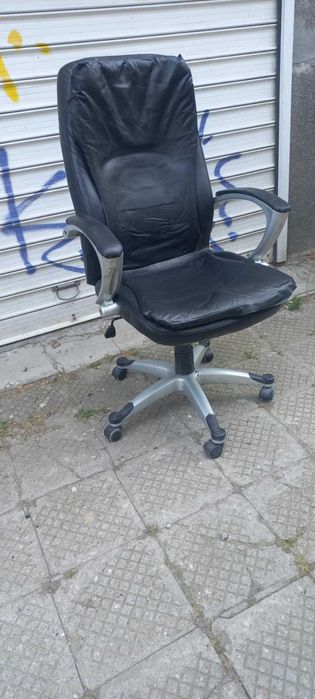 Продавам Офис стол и Плетен стол