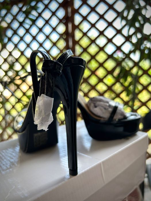 Sandale elegante, perfecte pentru evenimente selecte. Super Preț!! NOI