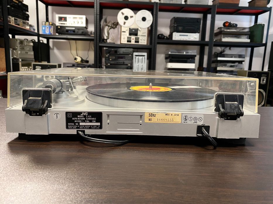 Полуавтоматичен грамофон JVC
