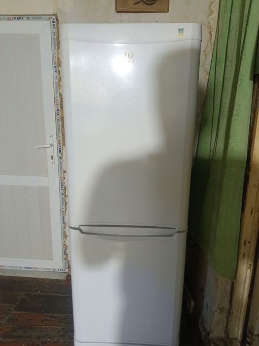 холодильник indesit двухкамерный.