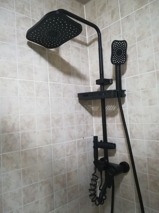 Cabina de dus cu cada semirotunda