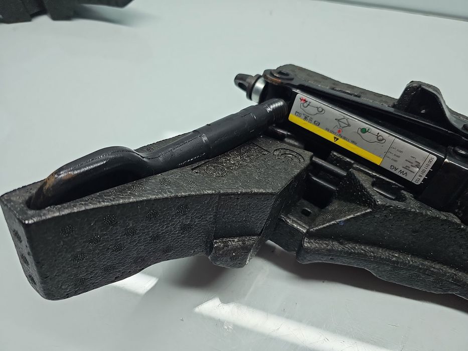 Set cric si cheie Volkswagen Golf 7 (5G) [Fabr 2014-prezent] 5G001211