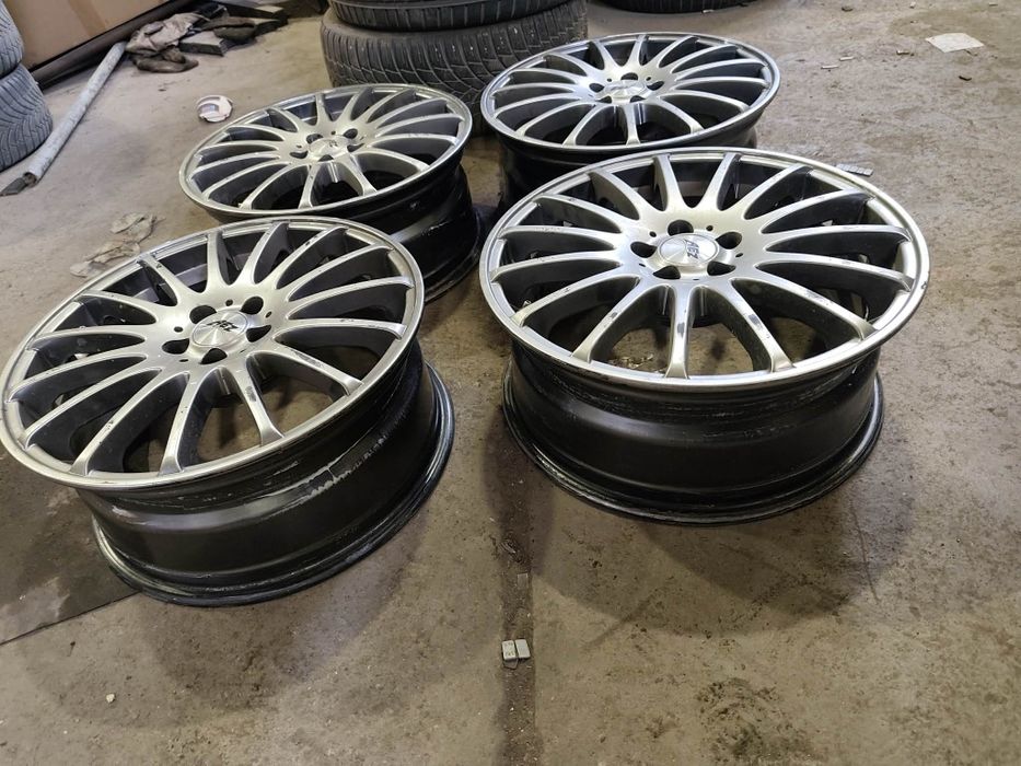 Джанти за Alfa Romeo 17” 5x98
Продавам комплект алуминиеви джанти за Alfa Romeo.
17 цола, междуболтово разстояние 5x98.
Прави и здрави, без заварки.
И
