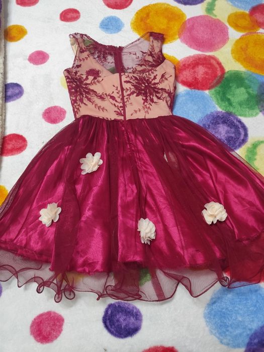 Vând rochiță mărimea s