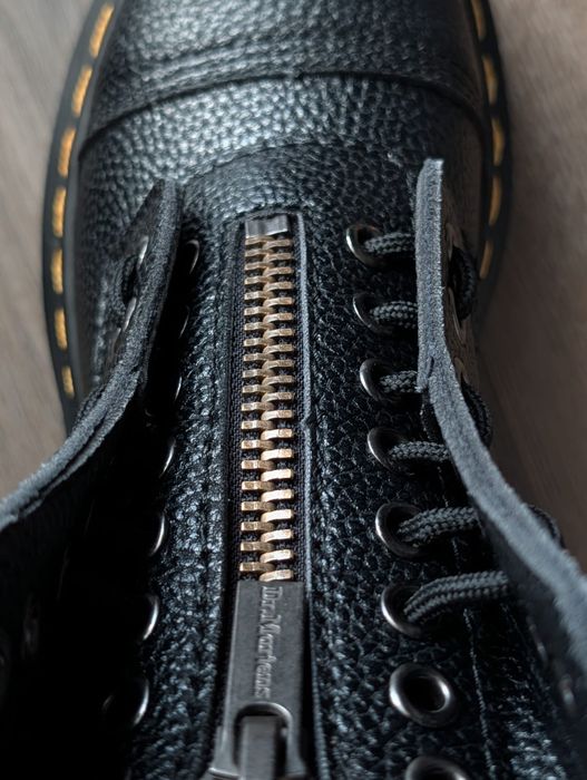 Dr. Martens Sinclair, 39