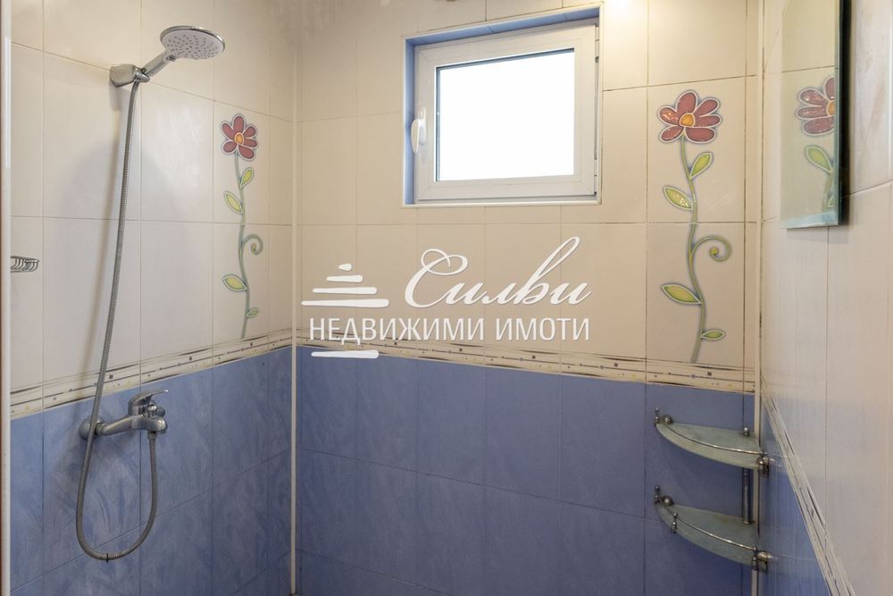 Етаж от ТУХЛЕНА къща - кв.Болницата