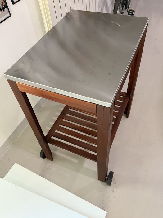 Masuta de exterior cu roti