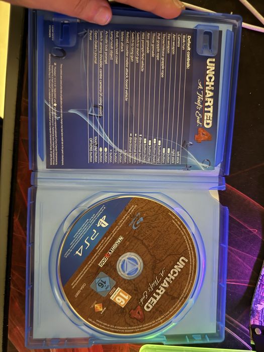 Vand joc uncharted 4 pentru ps4 URGENT!