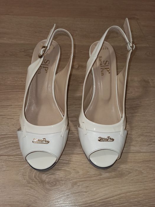 Дамски обувки Sara Pen на платформа