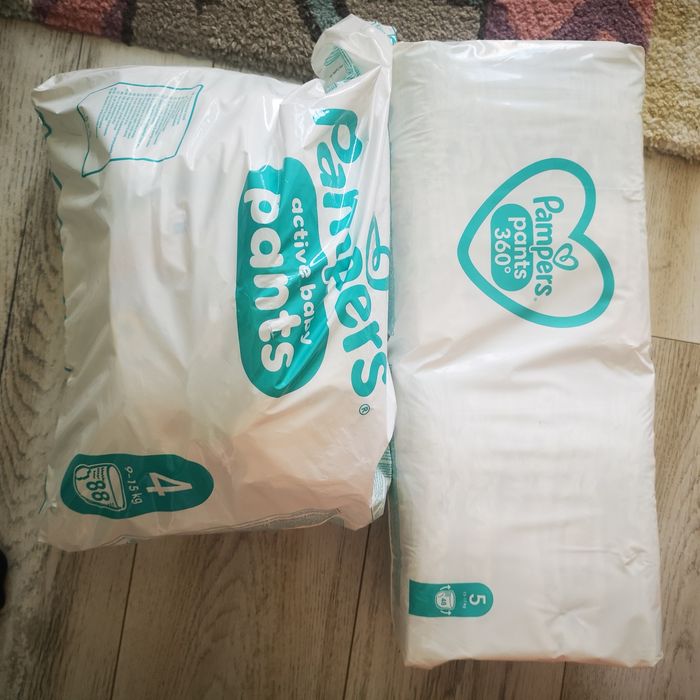 Pampers  Chilotei nr 4 si 5. Disponibil 83 de buc
