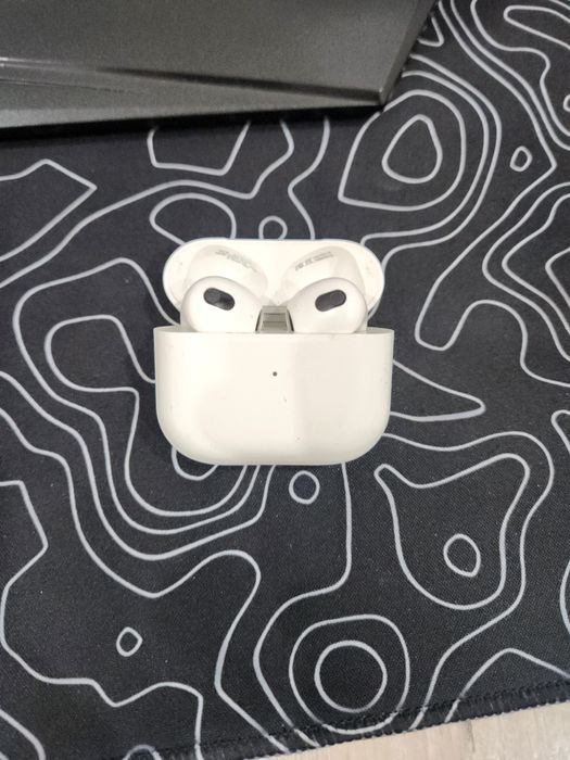 Airpods 3 с дифектом