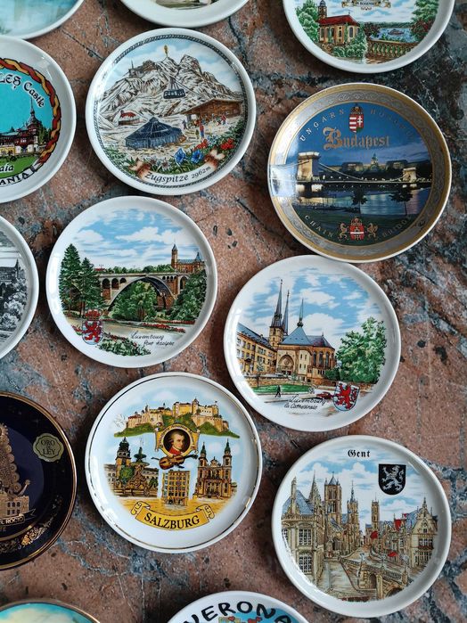 Колекция  порцеланови чинии отзабележителности .