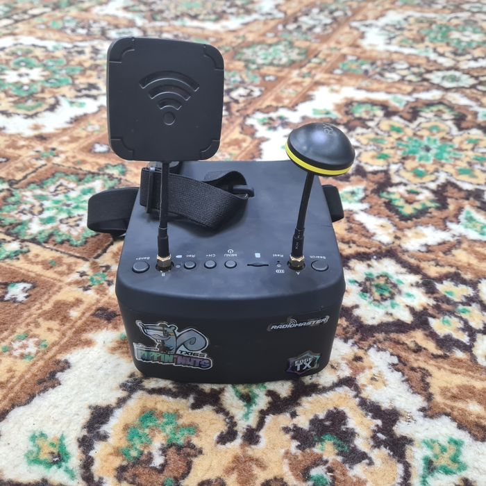 Продам видеошлем Eachine EV800D