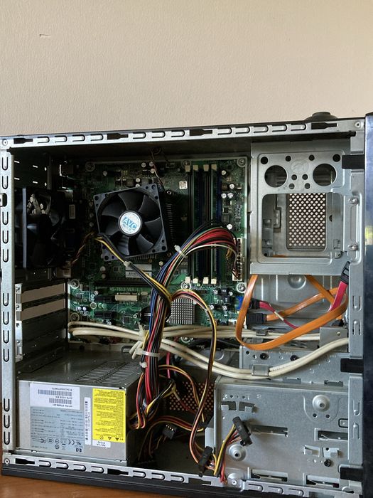 Настолен компютър Intel Core i3 / 4GB RAM – Работещ