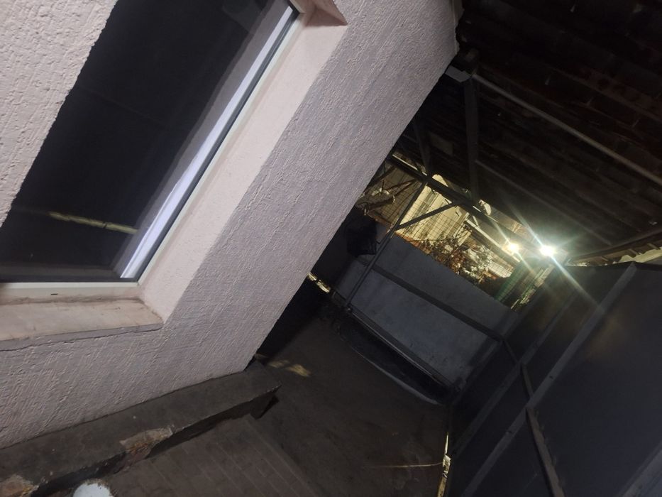 Продам пол дома с красивым садом