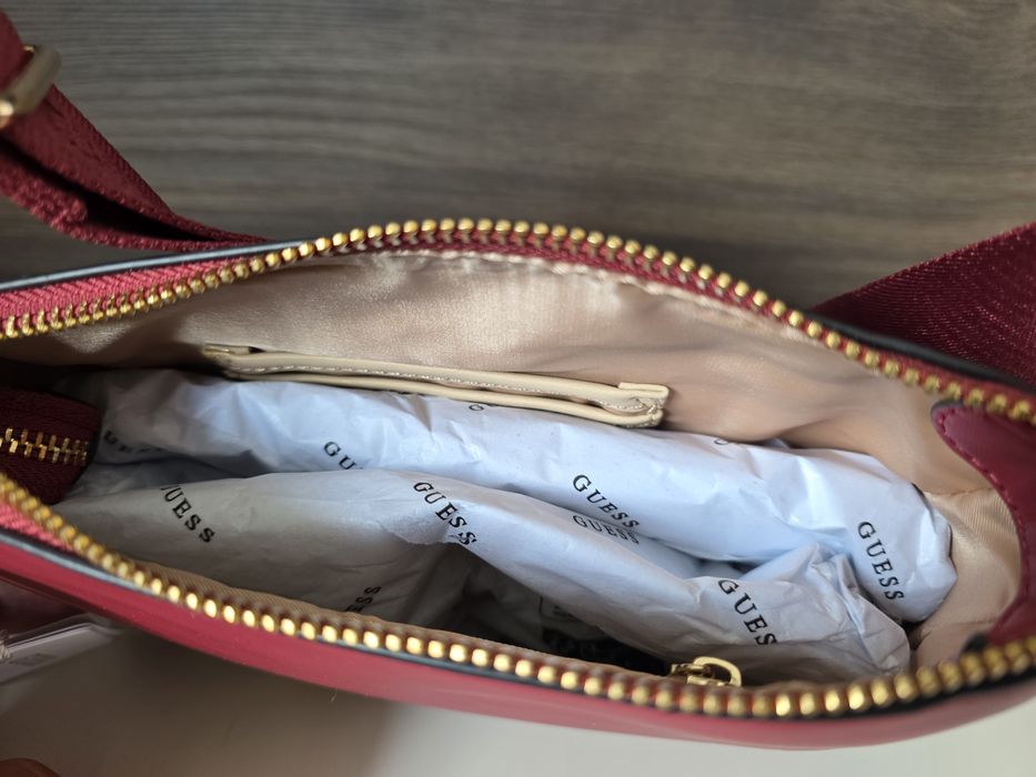 Нова Дамска чанта Guess