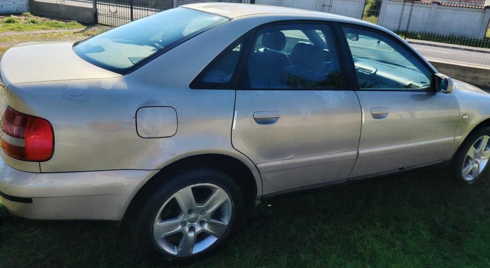Vând Audi A4, an 2000, km 420000 reali