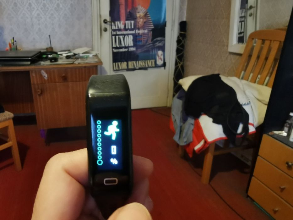 почти нов смарт часовник