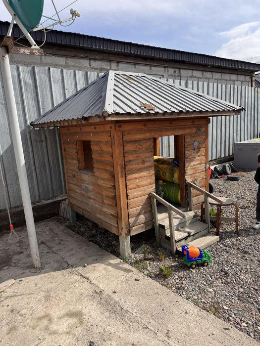 Домик деревянный