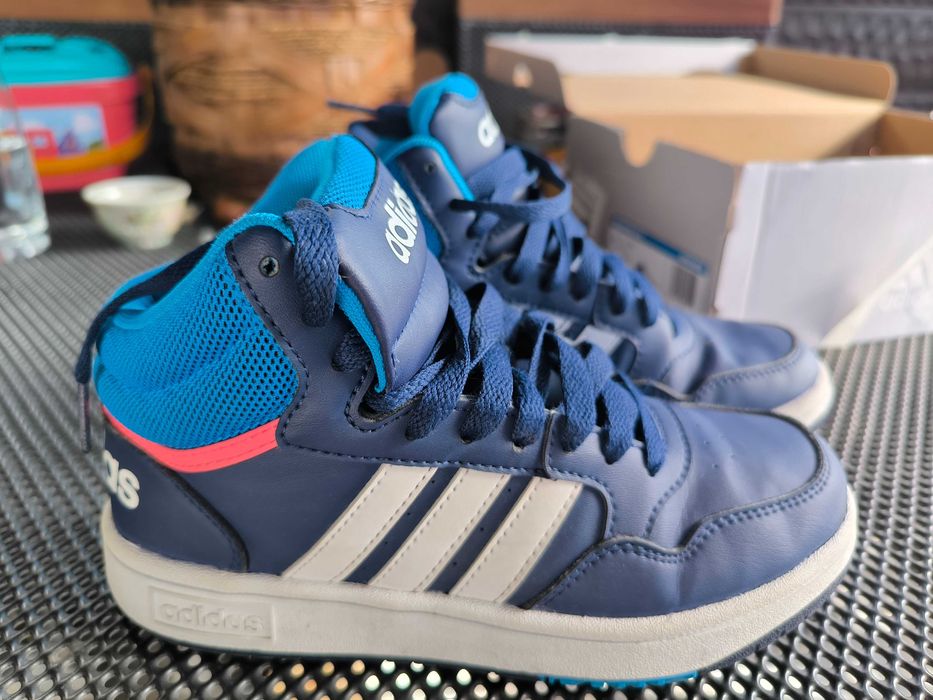 Adidas високи спортни обувки за студено време