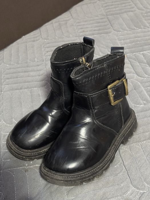 Продам детскую обувь