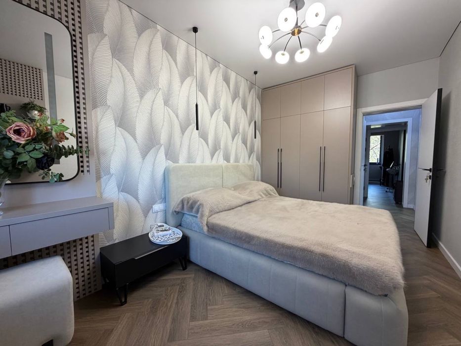 Продается 2в3 комнатная квартира Дархан Мустакиллик Мирзоулугбек