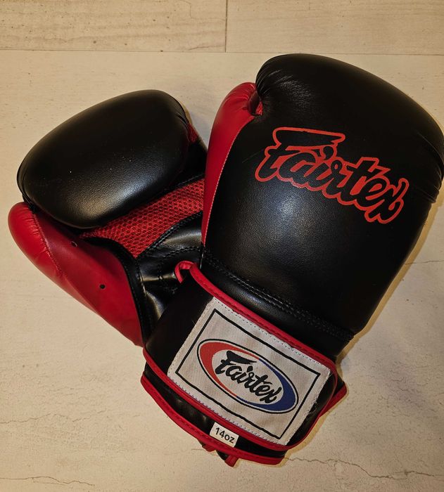 Боксёрские перчатки Fairtex
