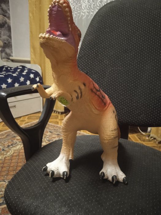 Продам игрушки динозавры