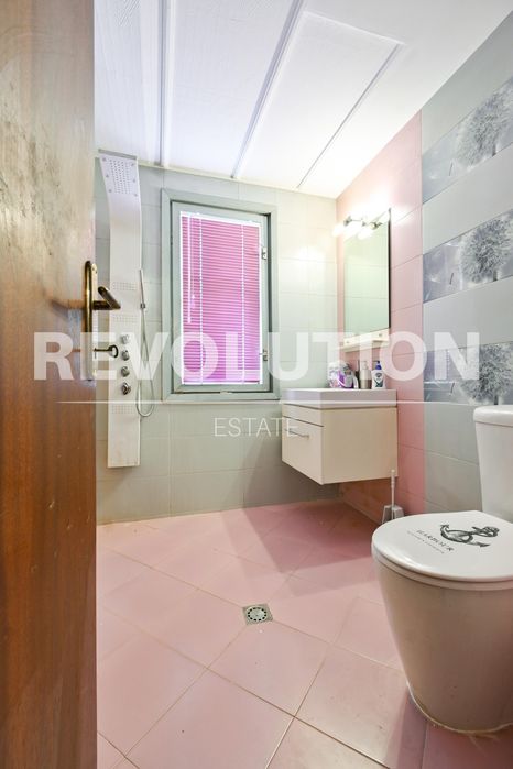 Двустаен апартамент в кв. Хладилника