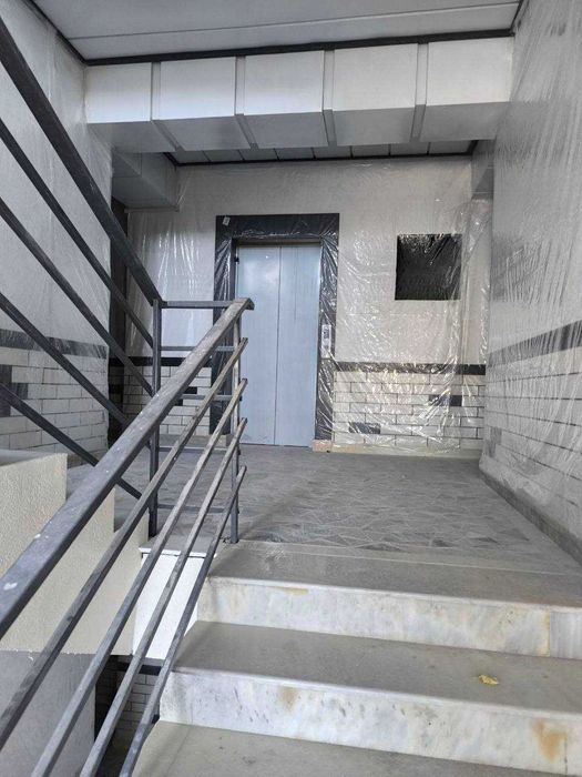 3х комнатная квартира 106кв/м в состоянии коробки, сквозная планировка