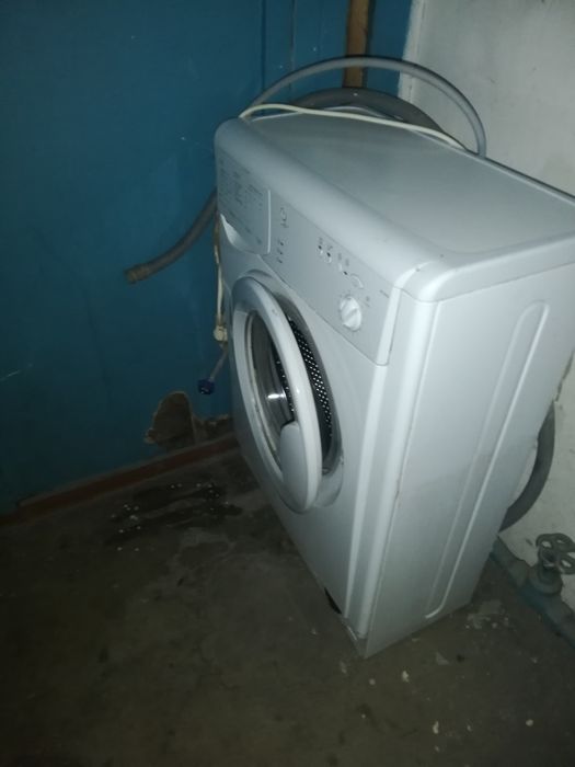 Продам стиральную машину на запчасти...