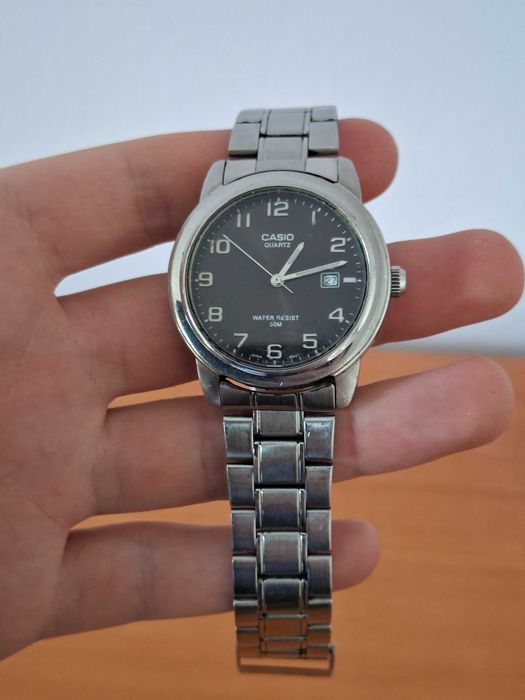 Casio мъжки часовник Collection – стилен, с метална верижка