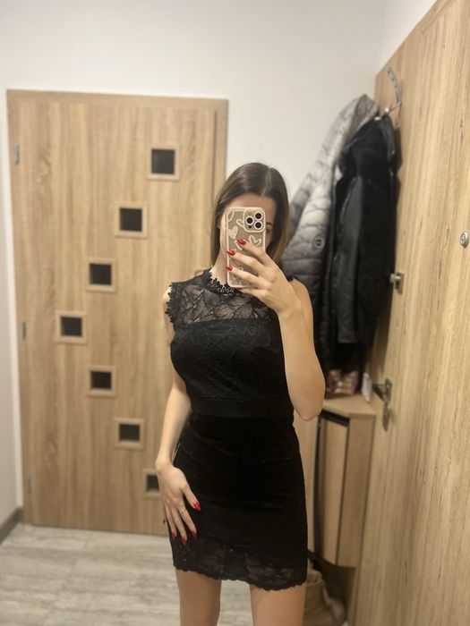 Черна рокля с дантела