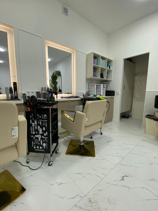 Продам кресло парикмахерская